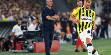 fenerbahceli-taraftarlari-sevincten-havalara-ucuran-an-ugultu-tum-kadikoyden-duyuldu-IAs7HXYX.jpg