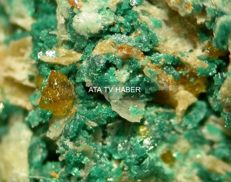 Doğal bir mineralde kuantum yapının bulunması