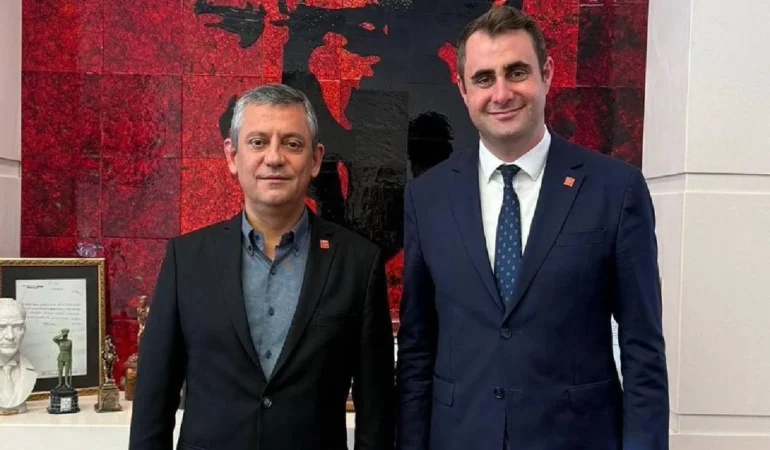 ‘Halkın çağrısına kulak verdik’ dedi, CHP’den istifa etti