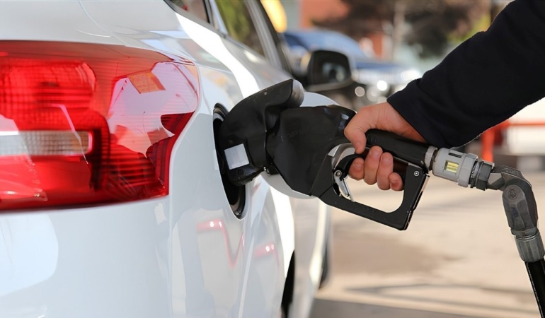 Masadaki diplomasi trafiği petrolü eritti: Sürücüler indirim bekliyor