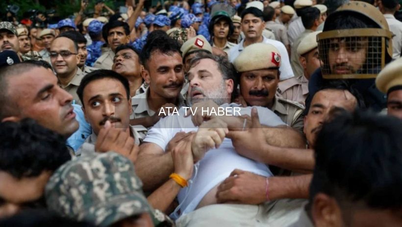 Yeni Delhi’de Öğrenci Protestoları Büyüyor: Rahul Gandhi Oturma Eyleminde Gözaltına Alındı