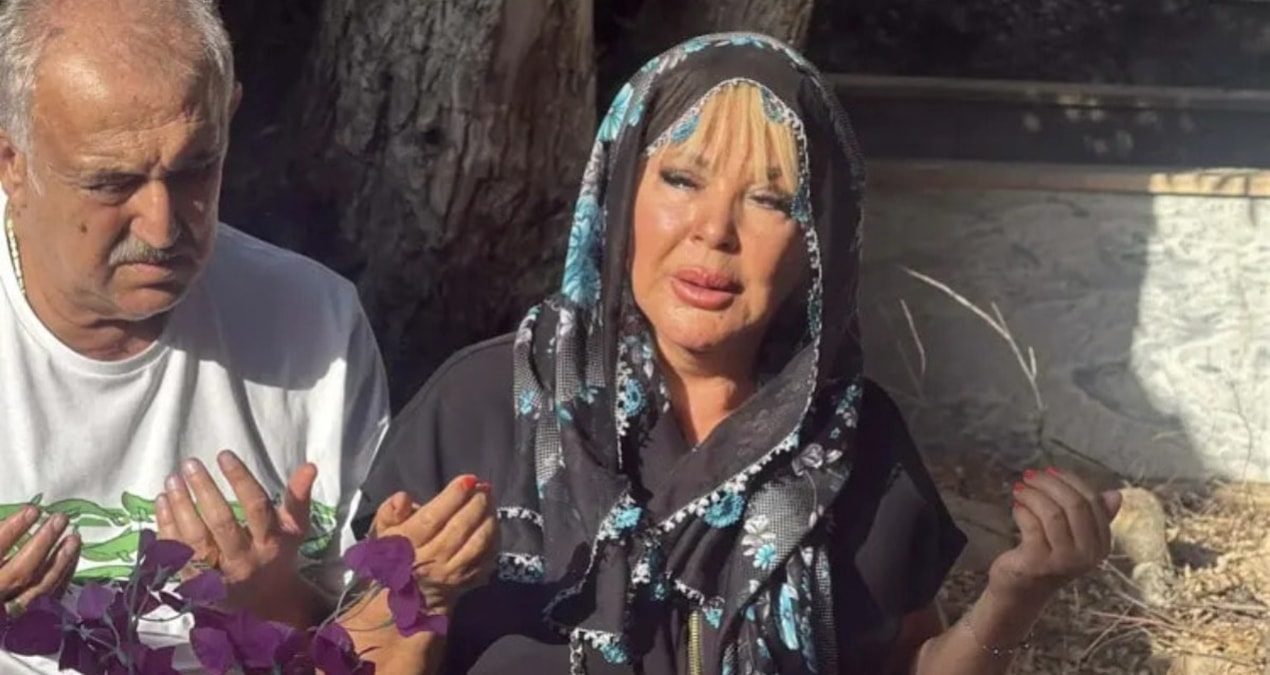 Safiye Soyman, oğlu Harun Akaröz’ü mezarı başında andı Şarkıcı Safiye