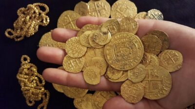 Florida kıyılarında 1715 İspanyol hazine filosu kazısında çalıntı altın sikke