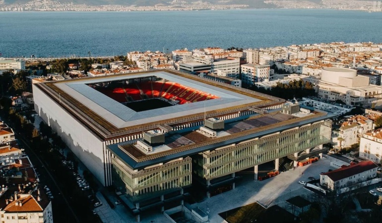 Tüm kulüpler borca batarken bu Süper Lig ekibi para basıyor