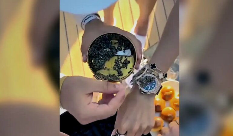 Bodrum’da lüks saatlere havyar sürüp yiyen grubun videosu tartışma yarattı