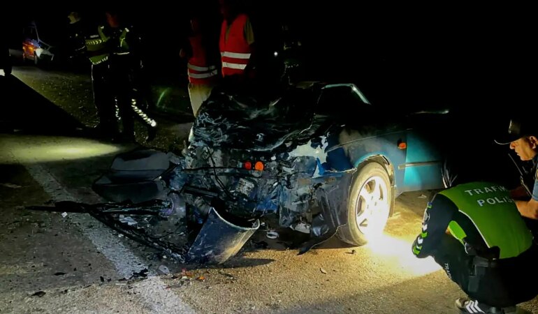 Bursa’da iki otomobil çarpıştı: Anne ve 5 yaşındaki kızı yaşamını yitirdi