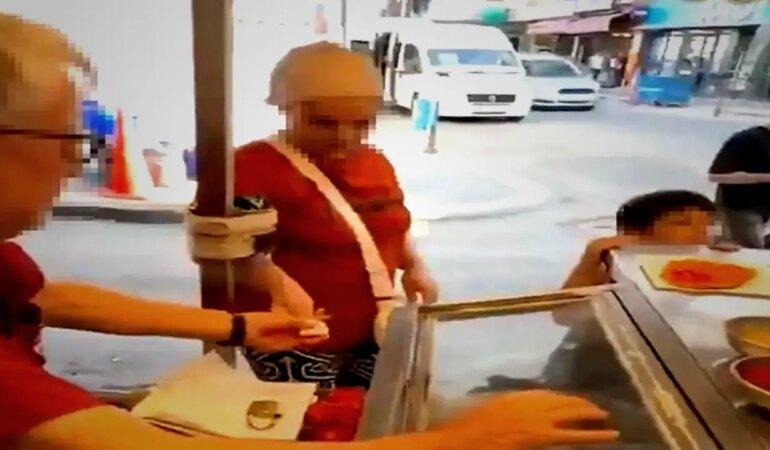“Çocuğuma 5’ten az satmam” diyerek tepki çeken satıcının tezgahı kaldırıldı