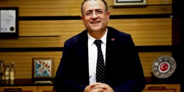 derince-belediye-baskani-gokce-chpden-istifa-ederek-yeni-partiye-katildi-kDidq7jK.jpg