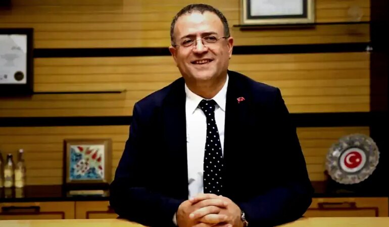 Derince Belediye Başkanı Gökçe, CHP’den istifa ederek YENİ Parti’ye katıldı