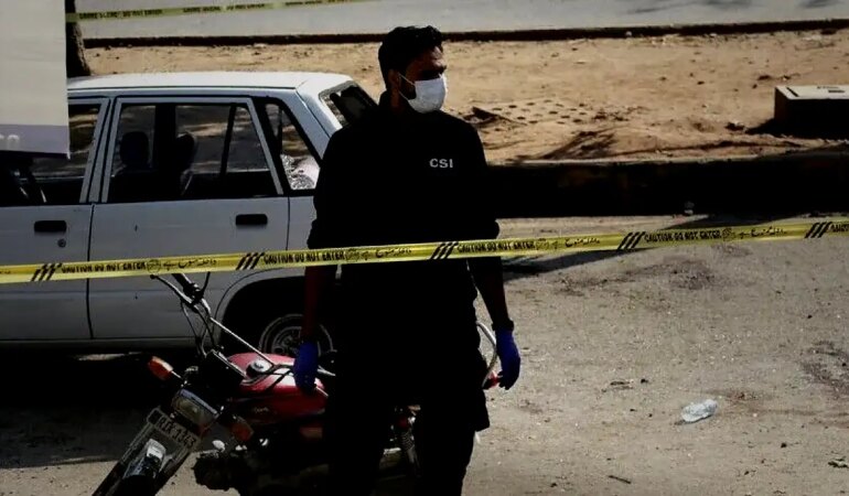 Pakistan’da intihar saldırısı: 5 polis ve 13 sivil yaşamını yitirdi