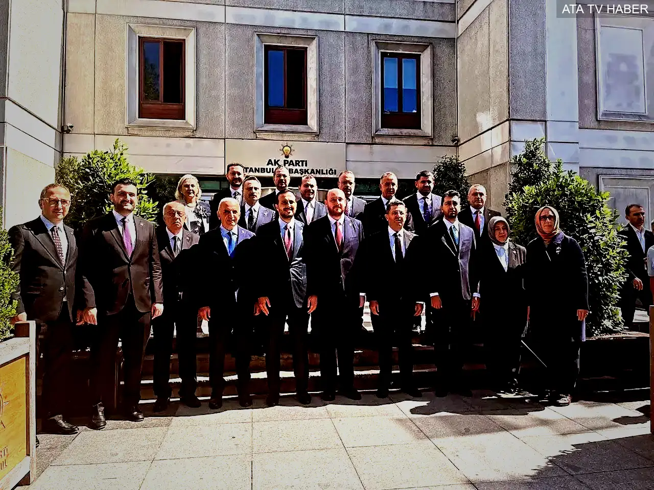 AKP İstanbul Danışma Meclisi'nde üç belediye başkanı partiye geçti